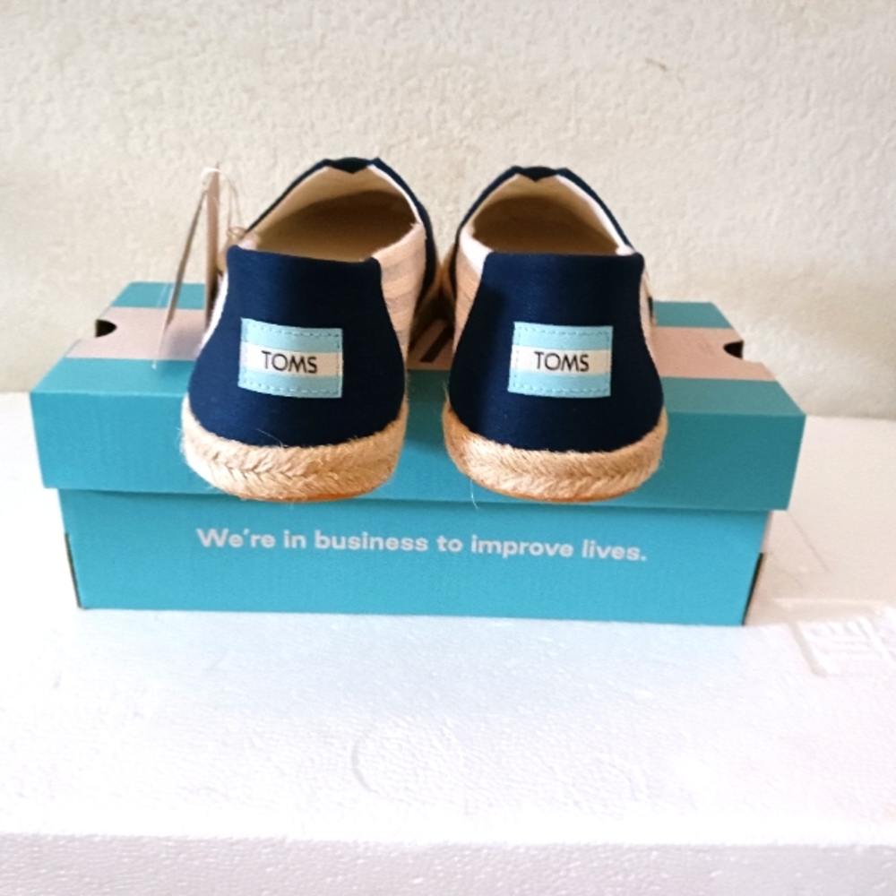 Toms - Picture 4 of 4